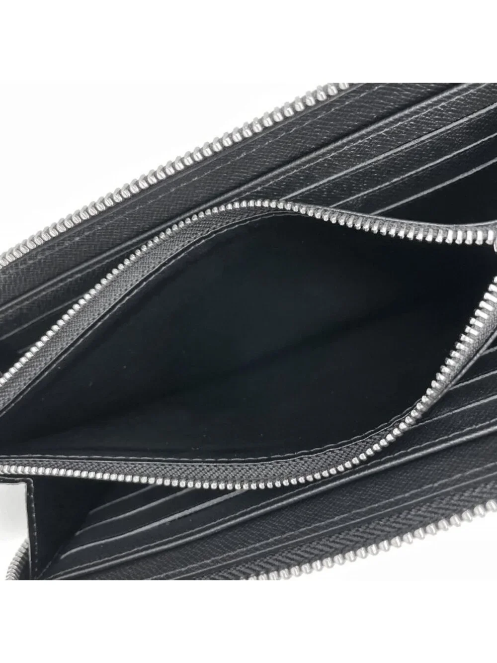 Louis Vuitton Zippy Wallet Horizontal Taiga Noir